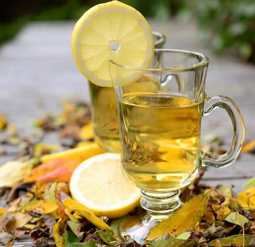 Чай с лимонной кислотой. Чай с лимоном. Чашка чая с лимоном. Чашка лимонного чая. Лимонный чай.