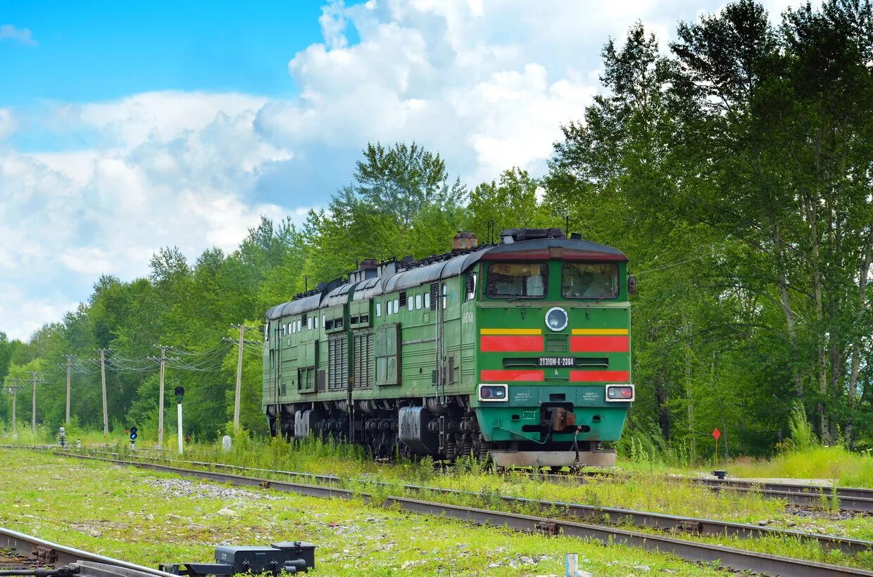 Поезд новый ургал хабаровск. 2тэ10 БАМ. Станция Ургал 2. 2тэ10мк Хабаровск. Станция Шуя 2тэ10.