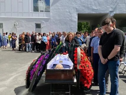 Похороны директора луидор