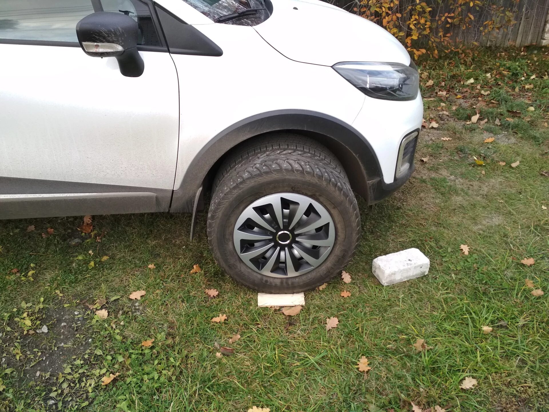 Колпаки на рено дастер. Колпаки на Рено Дастер r16. Колпаки r16 Renault Duster. Колпаки на Рено Каптур r16. Колпаки на колеса r16 для Renault Duster.