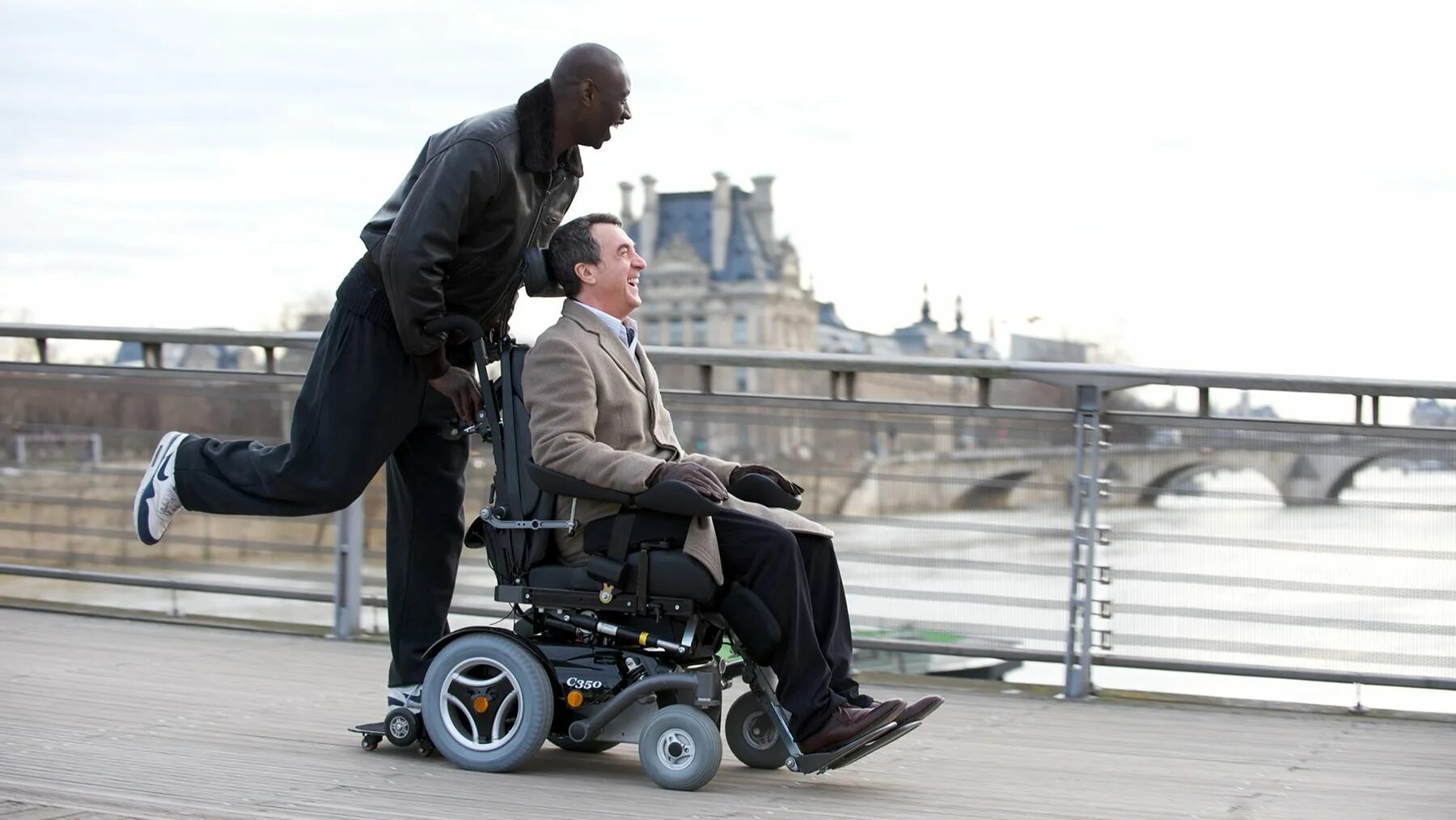 Неприкасаемые это история 5. 1+1 Неприкасаемые. Intouchables (2011). +1 (Неприкасаемые) (intouchables) 2011. Омар си Дрисс.