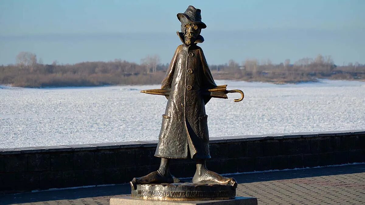 Почему люди создают памятники. Памятник Чехову, Томск. Памятник а п Чехову Томск. Памятник Чехову в Томске на набережной. Памятник Чехову в городе Чехов.