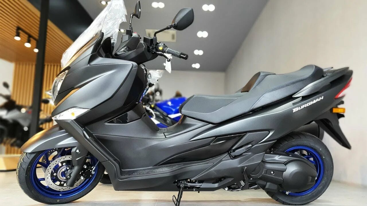 Купить большой скутер. Suzuki Burgman 400. Suzuki Burgman 400 ABS. Макси скутер Сузуки Бургман 400. Suzuki Burgman 2020.