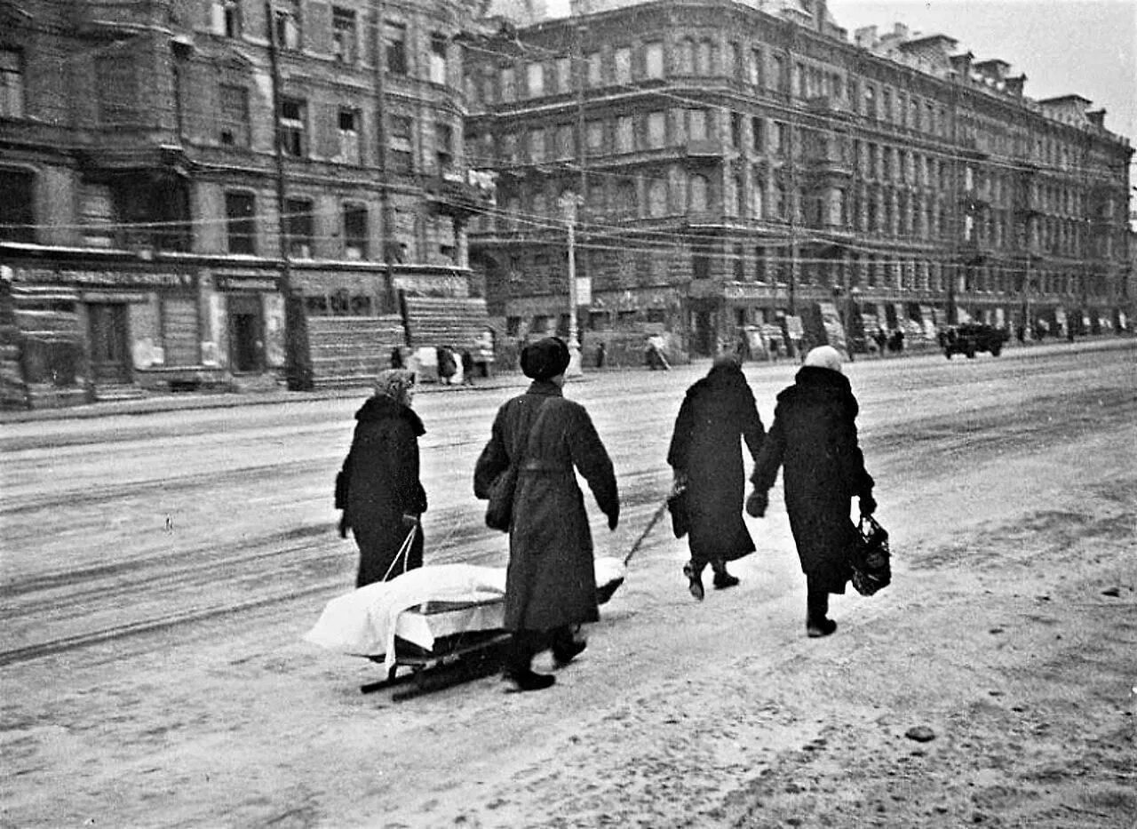 Манеж блокада ленинграда. Голод в блокадном Ленинграде. Блокадный Ленинград фото. Блокада Ленинграда людоедство. Людоеды в блокадном Ленинграде.