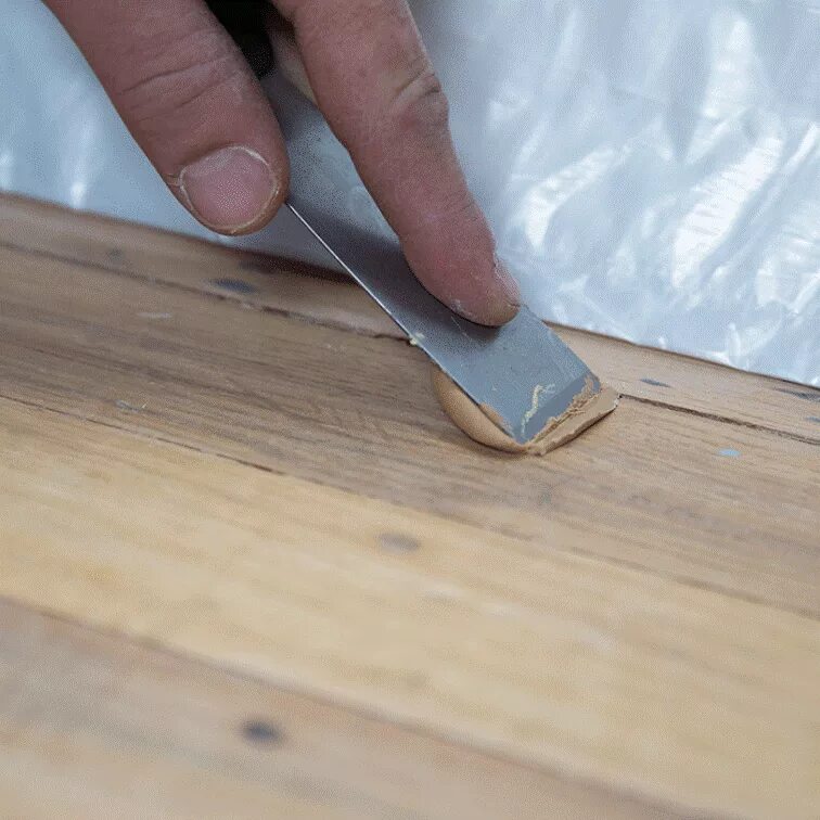 Заделываем трещины в деревянном. Подложка Coswick Basic PU at 240 3 мм. Шпаклевание древесины. Шпатлевка для дерева. Шпаклевка для древесины.