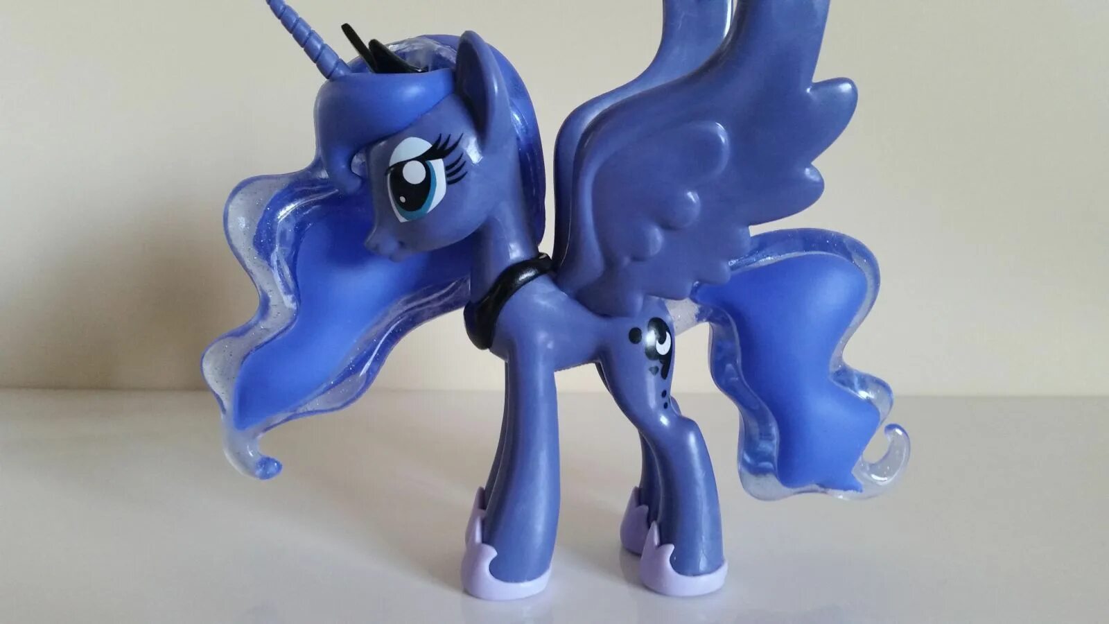 Пони луна игрушка. Принцесса Луна ФАНКО. Принцесса Луна Funko. Фигурка Hasbro my little Pony - принцесса Луна e5963. ФАНКО Луна пони.