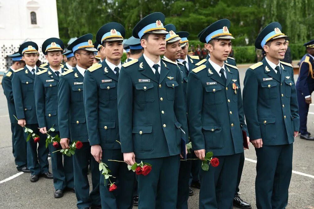 Ярославское военное училище противовоздушной обороны. Ярославское военное училище ВКС. Курсанты ЯВВУ ПВО. Парадная форма ПВО.