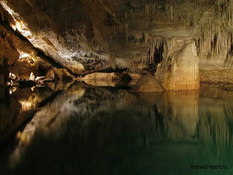 озеро в скалах. озеро муррей. подземные реки австралии. австралия богата подземными водами. австралия богата подземными водами.