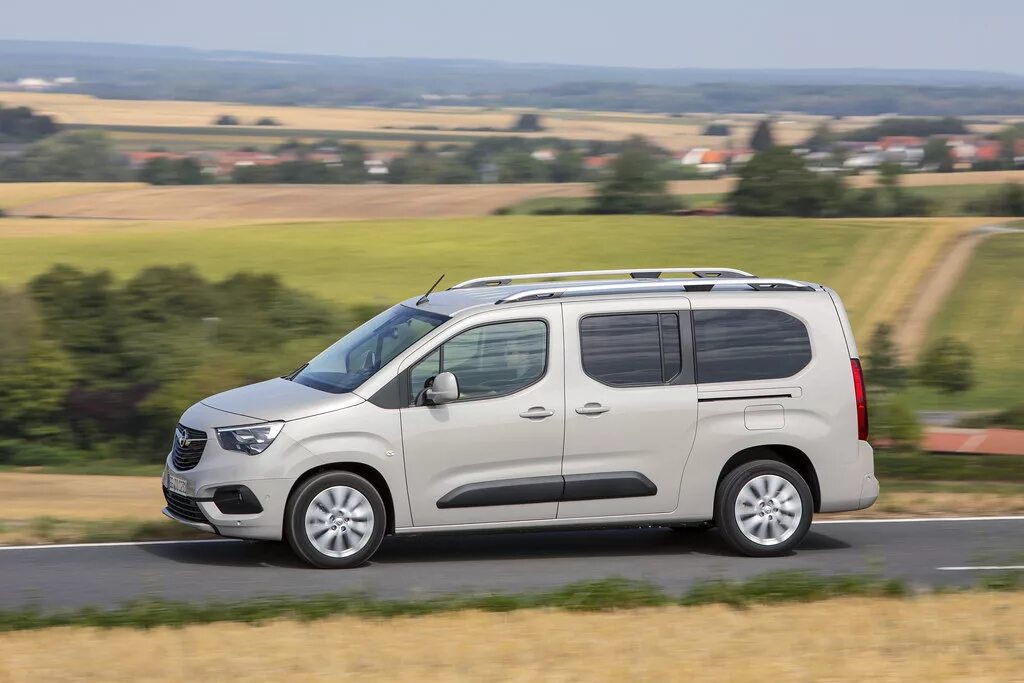 Opel Combo Life. Opel Combo 2018. Опель комбо 2020. Минивэнчик Opel Combo Life.