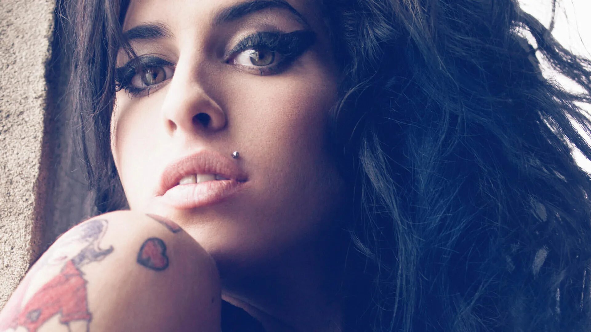 Эми винхаус. Эми уайнхаус. эми уайнхаус фото. ника алешина. amy winehouse wallpaper.