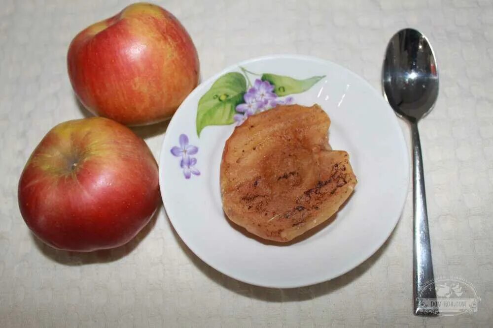 Яблоки в мультиварке рецепты быстро и вкусно. Запеченные яблоки на перекус. яблоко пп. печеное яблоко на тарелке.