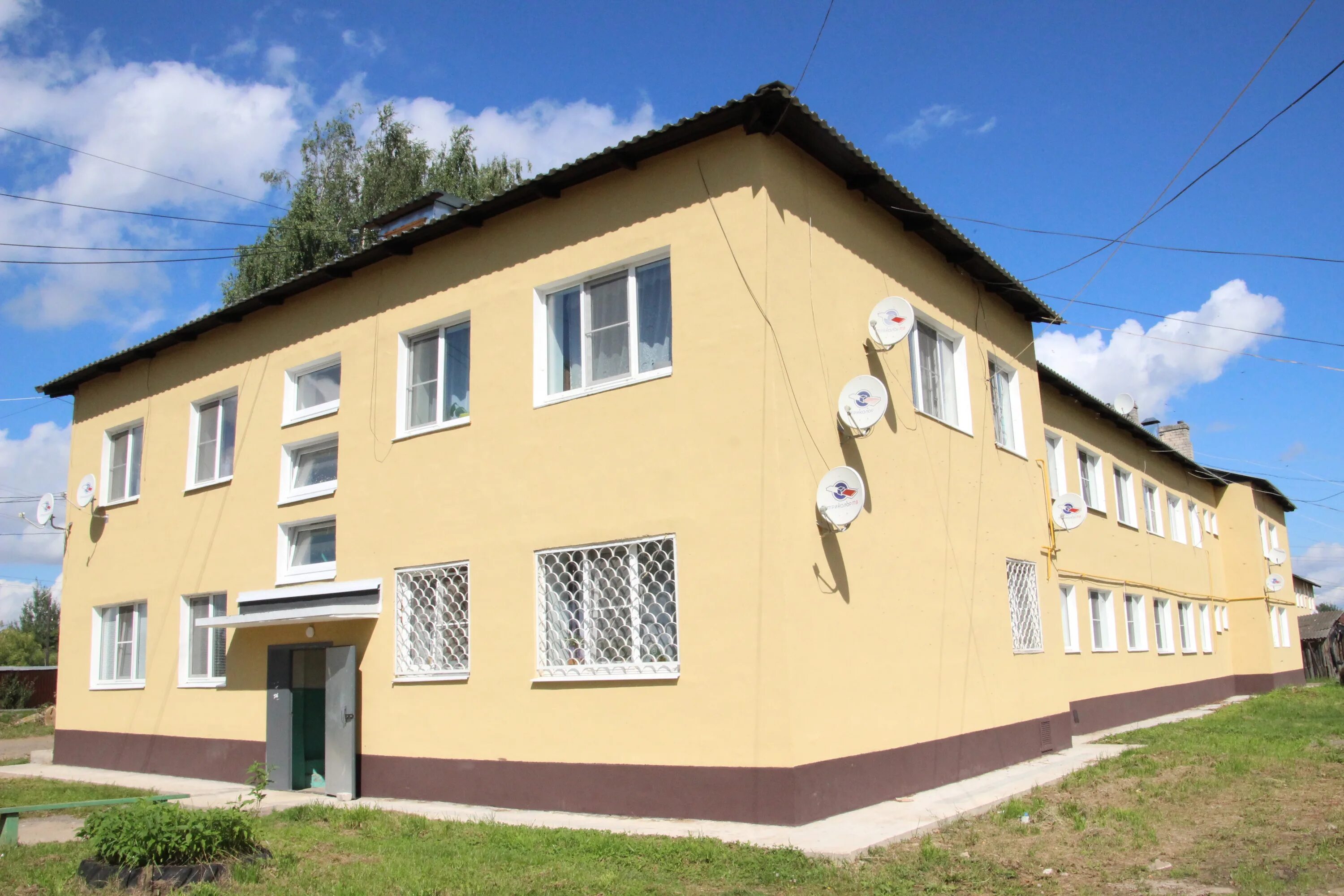 в многоквартирном доме 36. в многоквартирном доме 36. в многоквартирном доме 36. крыльцо в нежилое помещение. в многоквартирном доме 36.