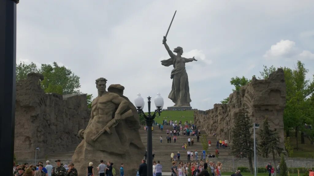 Город герой волгоград 4 класс. Город Волгоград город герой. Городского округа город-герой Волгоград. Город Волгоград памятники города. Символы города героя Волгоград.