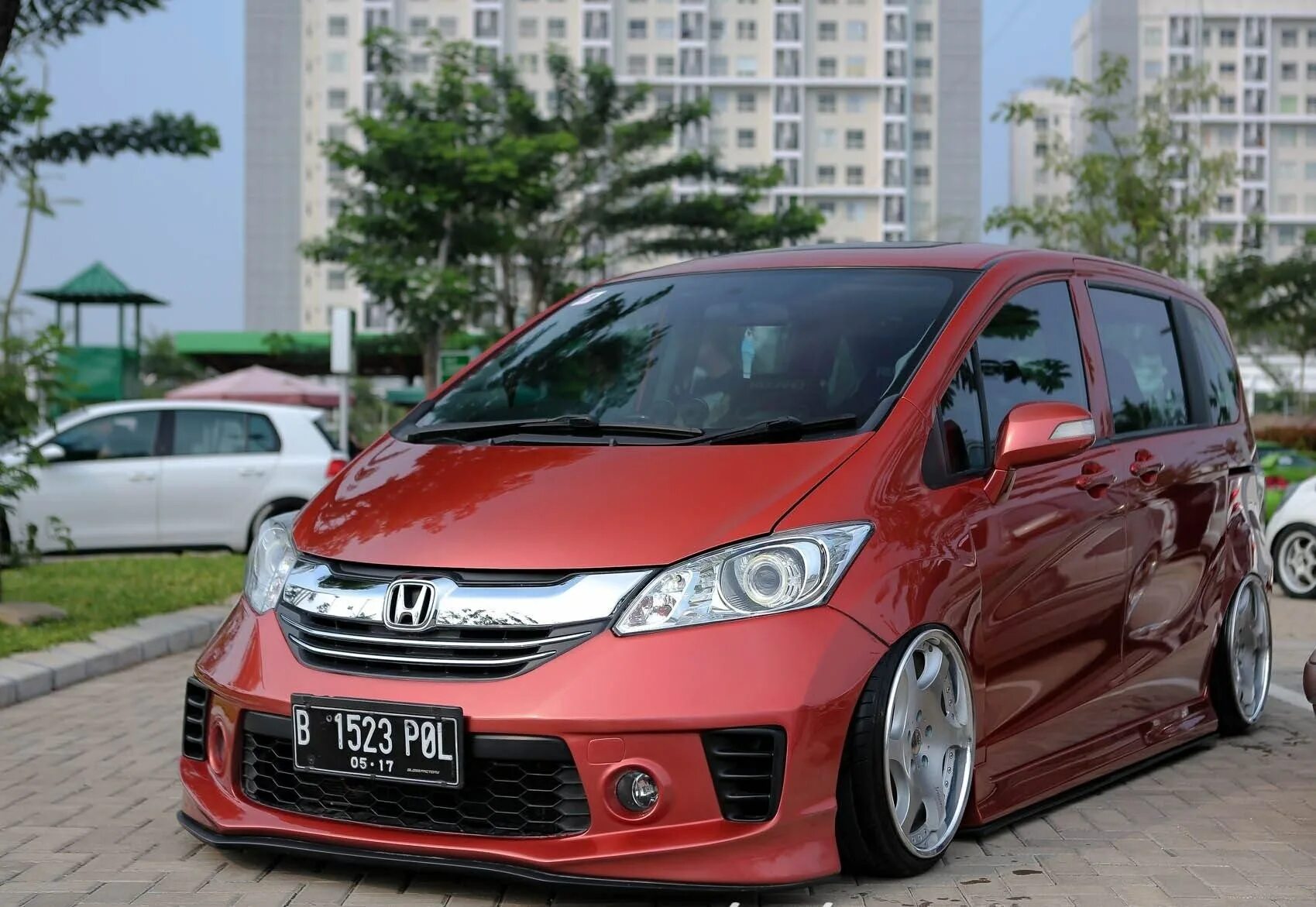 Фрид тюнинг. Honda freed. Honda freed Tuning. Хонда Фрид Спайк. Обвес Хонда Фрид.