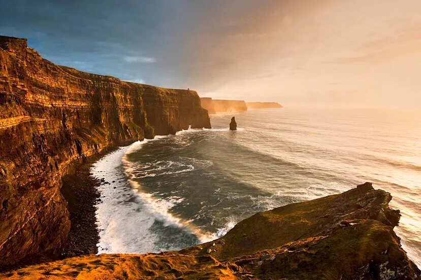 Клиф какого. Утёсы мохер Ирландия. Утёсы мохер Ирландия закат. Утёсы мохер Ирландия шторм. Cliffs of Moher Ирландия шторм.