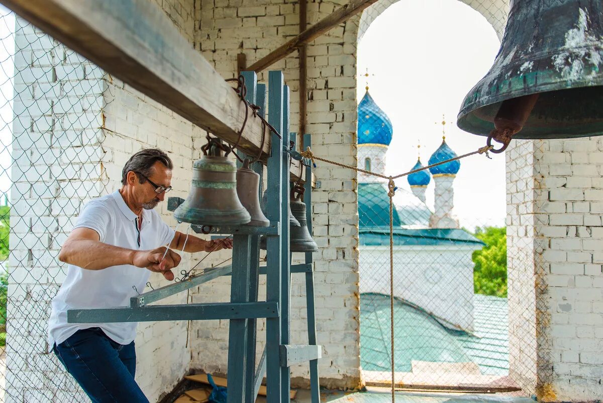 Колокольный звон колокол благовест. Звонарь олег москва. Звонарь профессия. Звонарь георгий краюшкин. Давид звонарь.