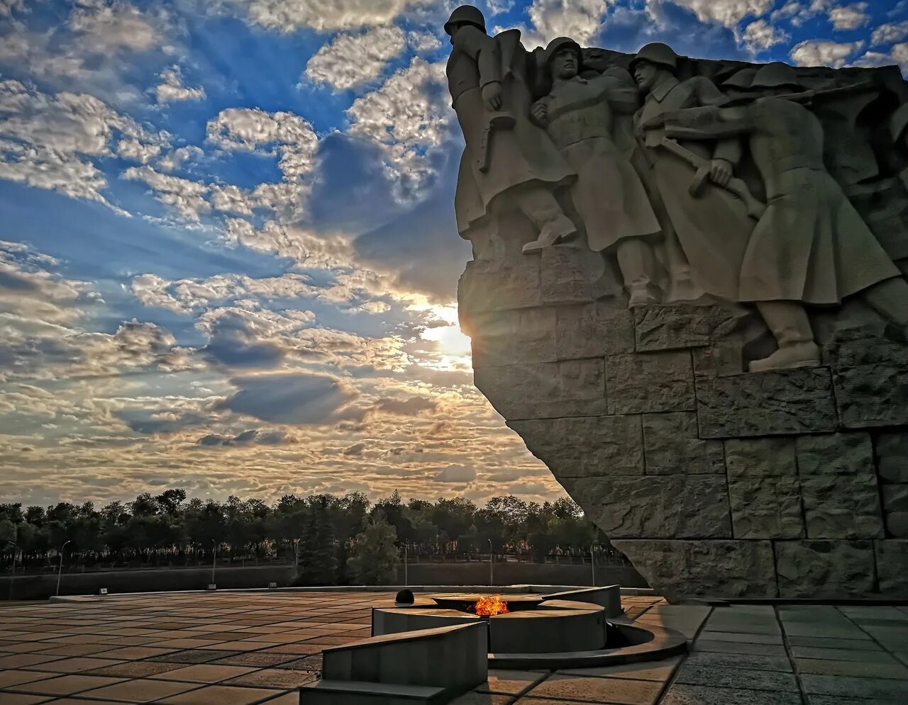 Самбек таганрог. Самбек мемориальный комплекс. самбекские высоты таганрог. парк самбек таганрог. самбекские высоты мемориал.