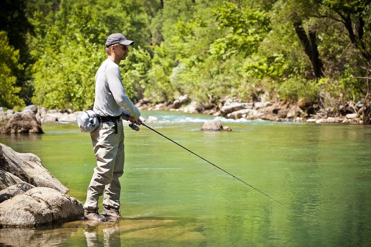 Рыбалка. Рыбалка на реке. Рыбалка на речке.
