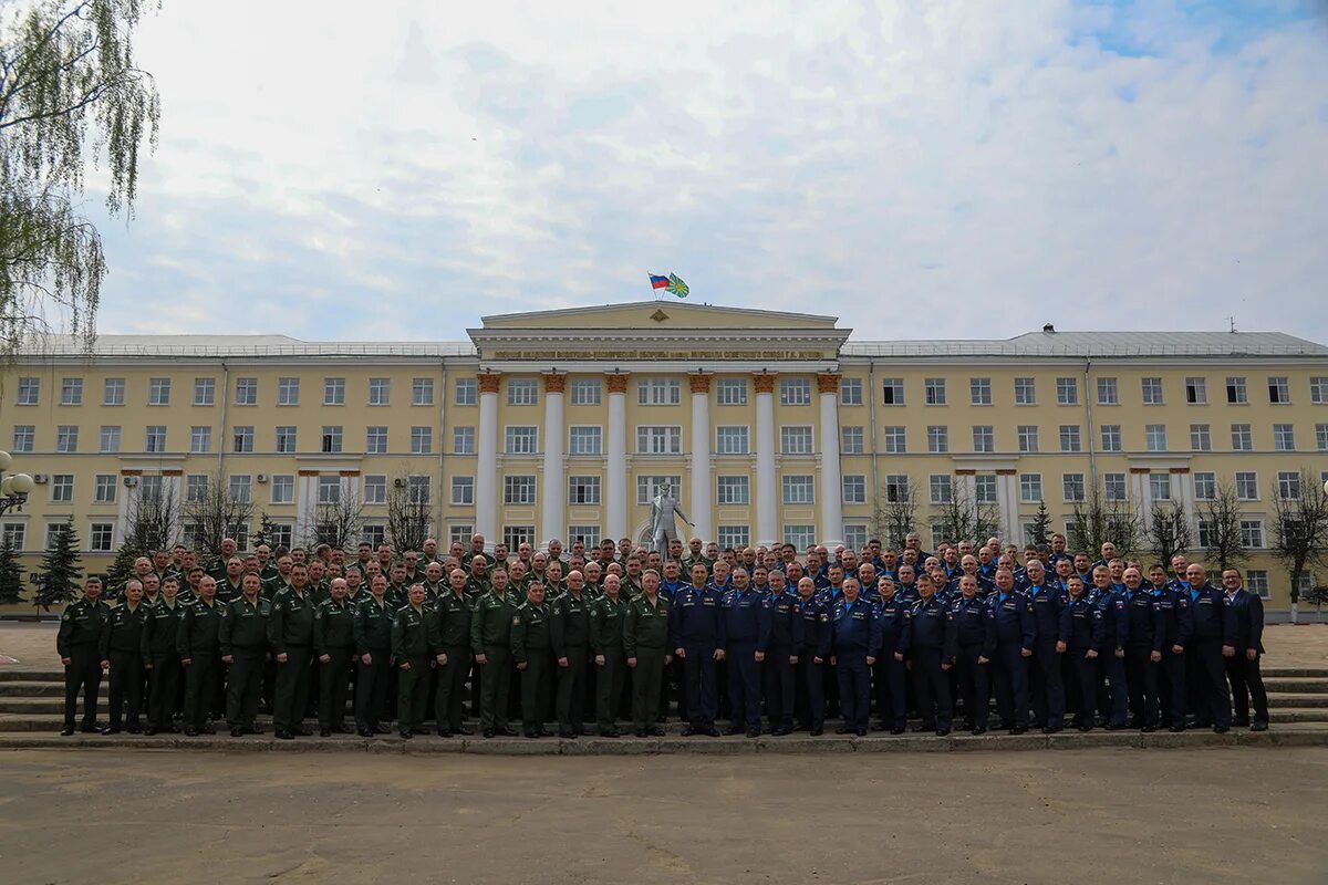 Военно воздушно космическая академия тверь. Военная Академия воздушно-космической обороны г Тверь. Тверская Академия ВКО имени Жукова. Военная Академия ВКО Тверь. ВКС Тверь Академия Жукова.