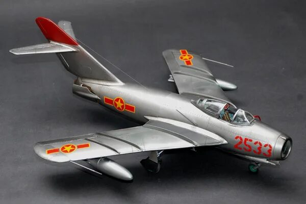 Mig 17 1/32. Миг 17 1 32 Трумпетер. Trumpeter mig 17 1/32. Миг-17пфу модель.