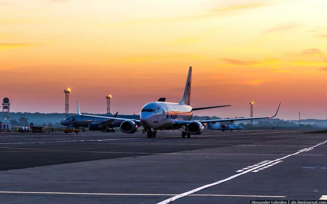 Авиасообщения из краснодара. Ао международный аэропорт краснодар. Самолет до краснодара. Самолет краснодар. Самолет до краснодара.