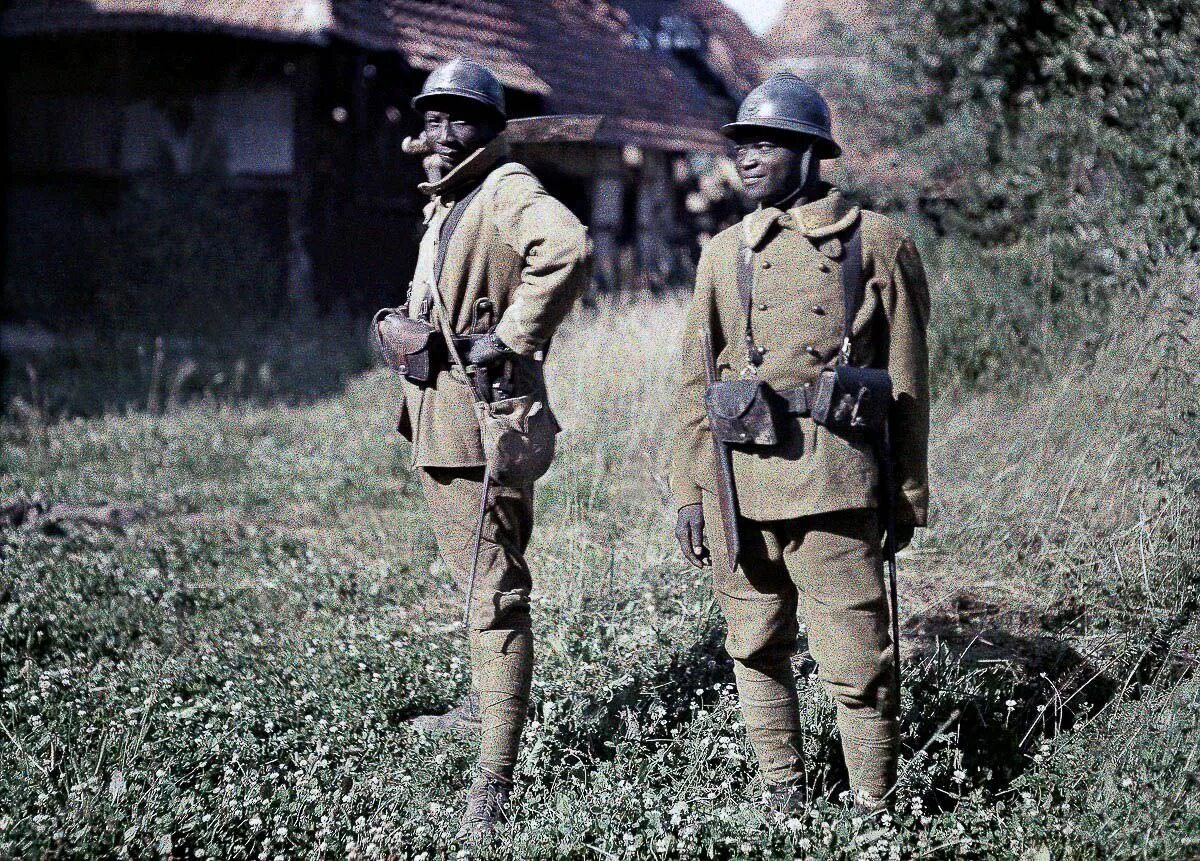 French soldier. Сенегальские солдаты 1 мировой. Сенегальские солдаты вторая мировая. Французский солдат 1 мировой войны.