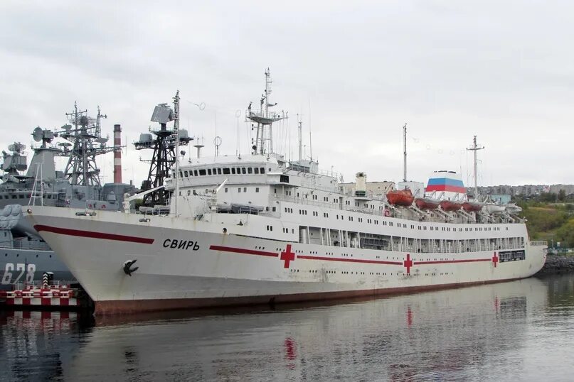 Госпитальное судно. Госпитальное судно свирь. плавучий госпиталь свирь. корабль свирь мурманск. свирь корабль госпиталь.