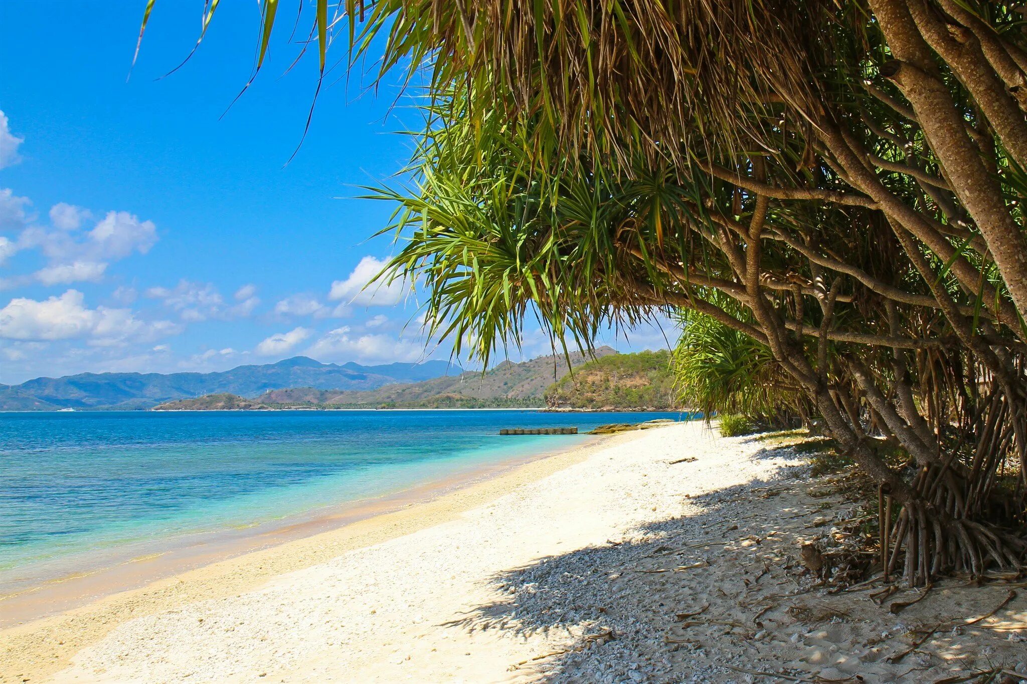 Остров ломбок. Остров Сумбава Индонезия. Пляж Гили Бали. Гили Траванган Индонезия. Остров остров Ломбок.