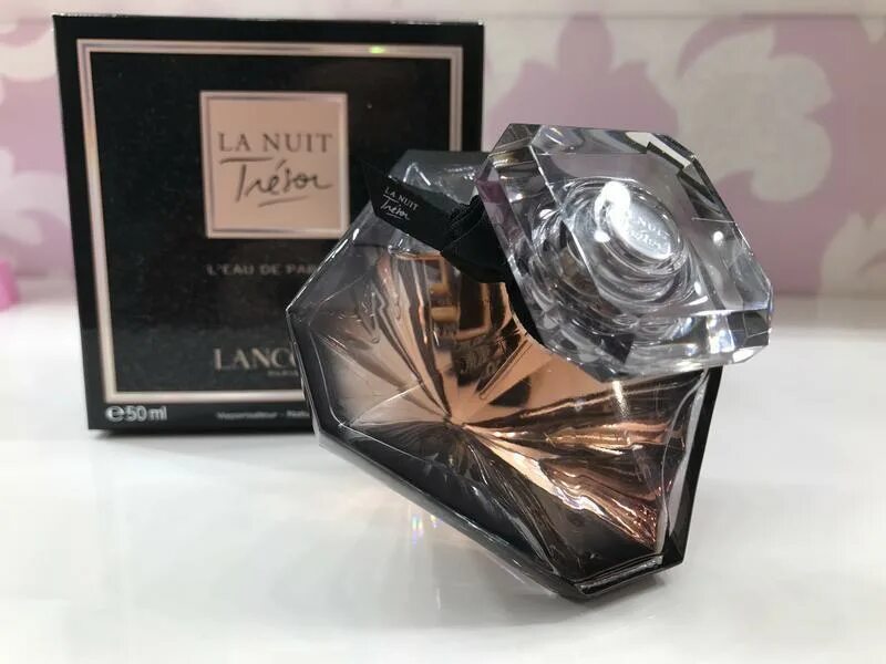 Купить ланком оригинал. Lancome Tresor la nuit 50 мл. Lancome Tresor la nuit, EDP, 75 ml. Ланком Трезор Нуит черные. La nuit Tresor Lancome черные.