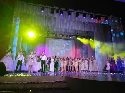 Первый выходим мы на сцену