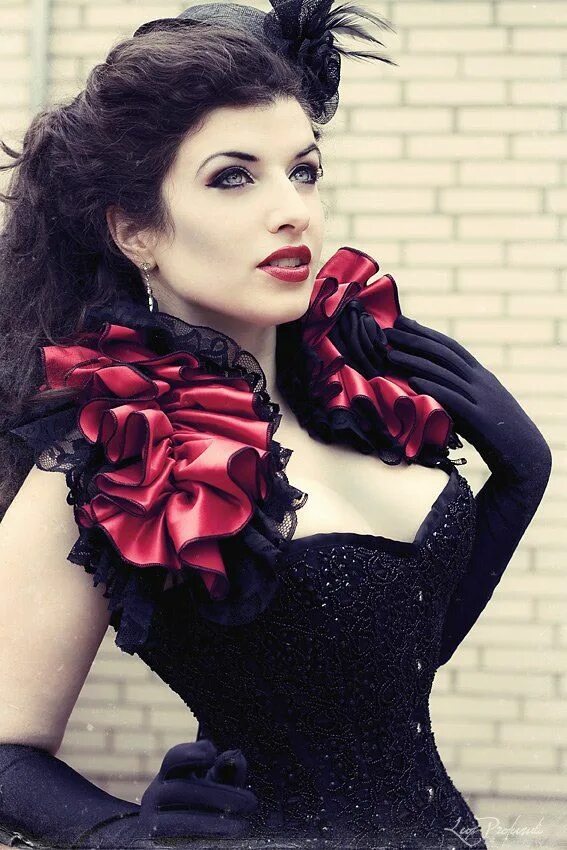 La esmeralda samarkand. La esmeralda. Готы красивые. La esmeralda самарканд. La esmeralda.