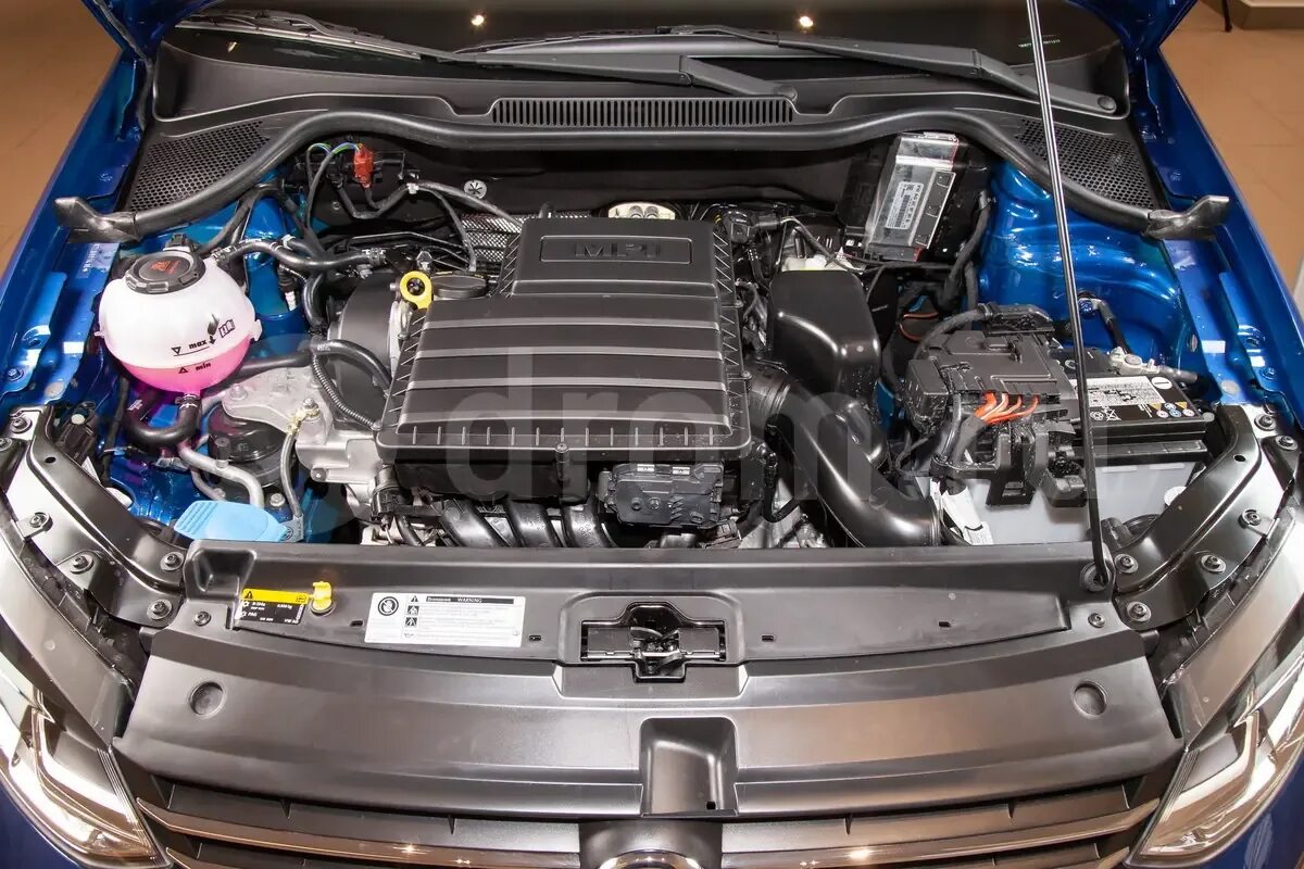 Двигатель volkswagen 1 и 6 mpi. Двигатель 1. 6 поло 2019. Подкапотное пространство поло 2019. Мотор поло седан 1.