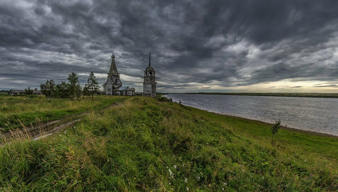 Рп онега. Река Онега Архангельская область город Онега. Река Онега в городе Онега. Онега Церковь. Город Онега природа Архангельская.