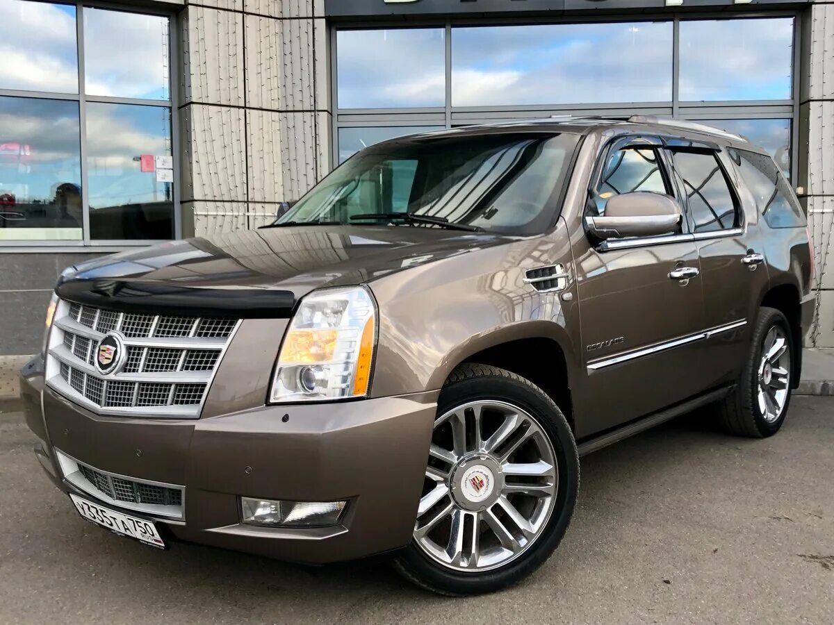 Cadillac Escalade. Кадиллак Эскалейд lll 2013. Cadillac Escalade 2011. Кадиллак Эскалейд бежевый.