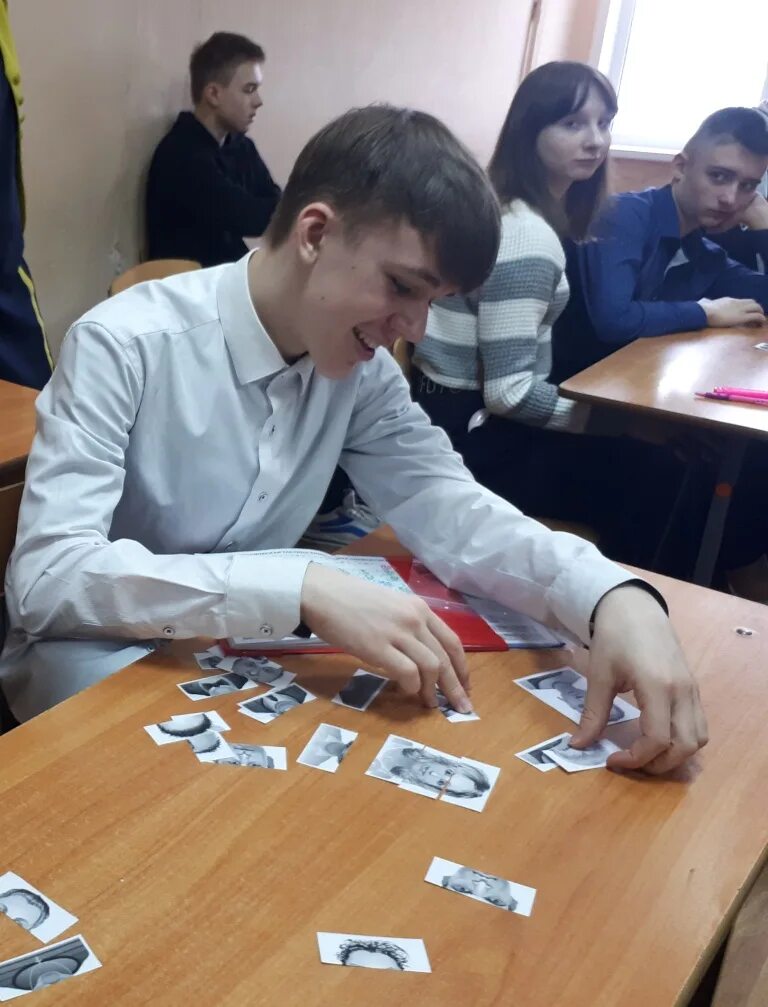 Экзамены в школе. Школа егэ. Выпускной в школе. Ученик досрочно окончивший школу 7. Класс в школе.