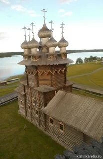 Церкви и колокольня на острове кижи