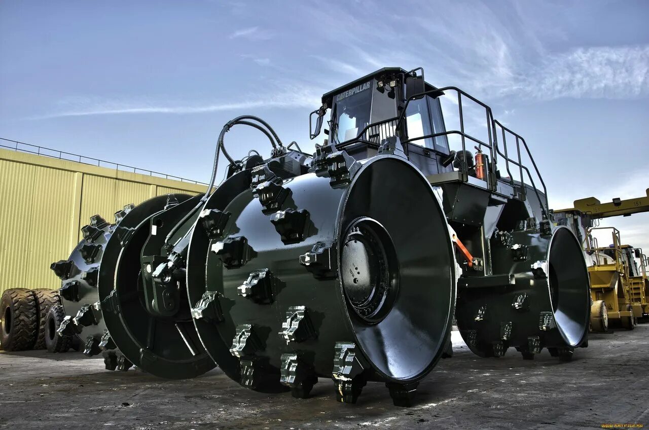 карьерный гидравлический экскаватор хитачи. роторный экскаватор баггер 288. бронемашина редут самовыкапывающаяся. механизмы из картона. самый сильный танк в мире.