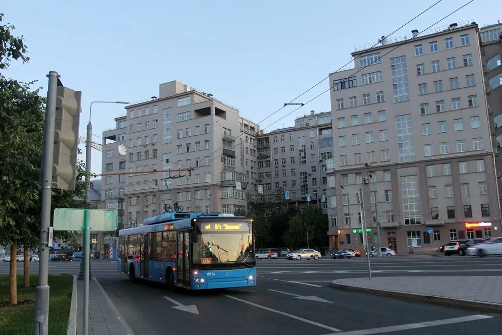 Троллейбус 15 время. Московский троллейбус 1933-2020. Троллейбус 15 Москва. Первый Московский троллейбус 15 ноября 1933. Троллейбус 15 Красноярск.