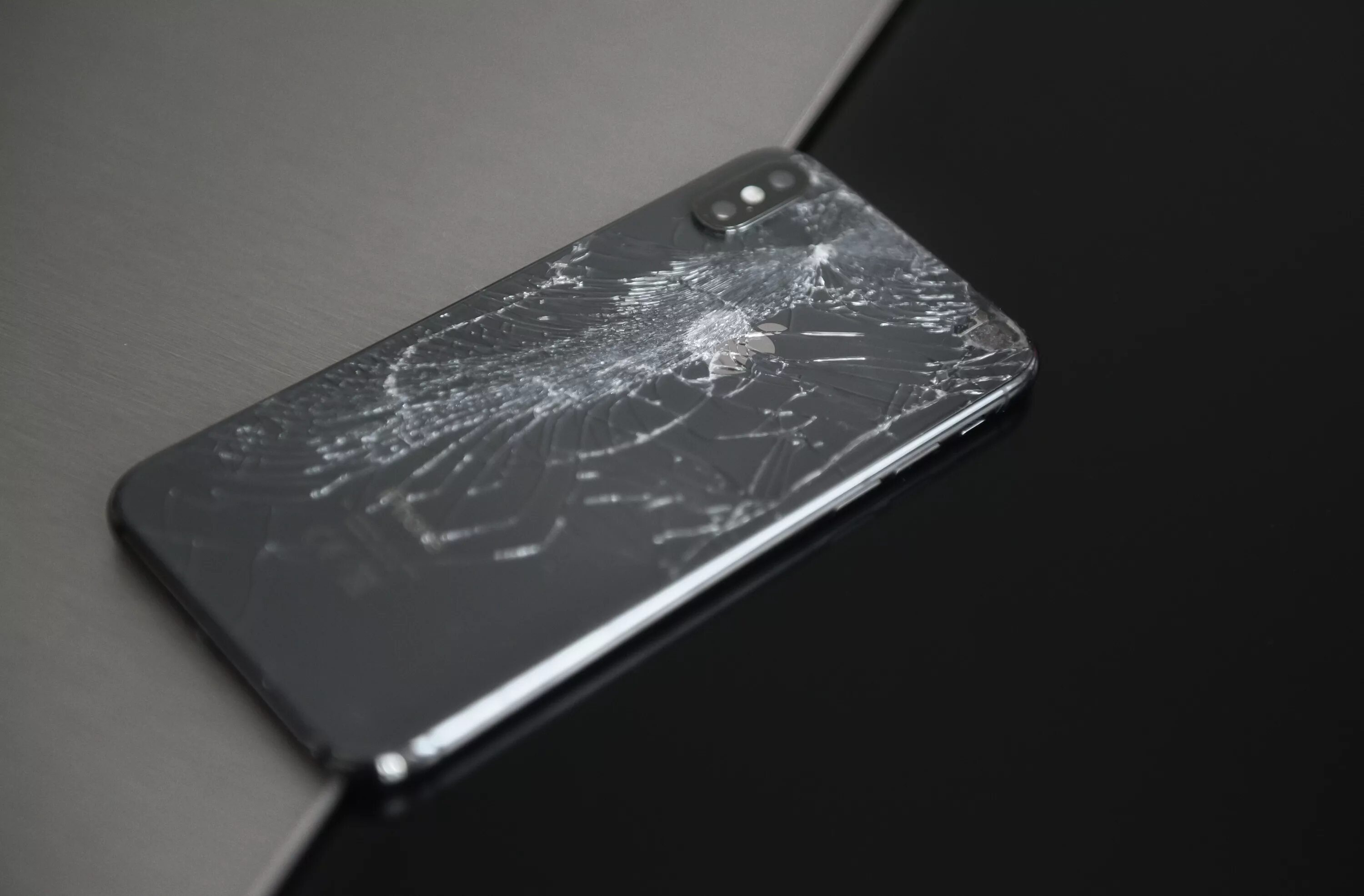 Ремонт стекла айфон 10. Разбитый iphone 12 pro max. iphone x разбит дисплей. разбитый айфон 10.
