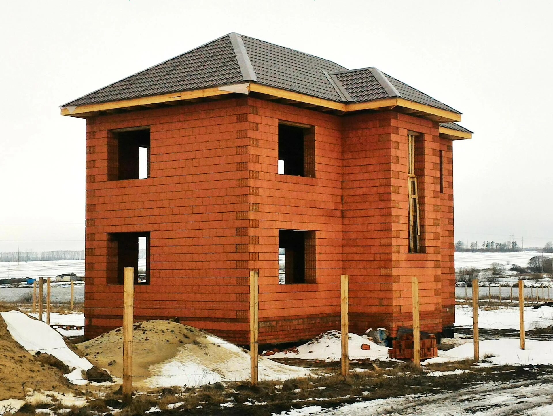 Теплый дом из кирпича. Дом из керамических блоков. дом из керамоблоков. дом из керамических блоко. керамический блок дом.