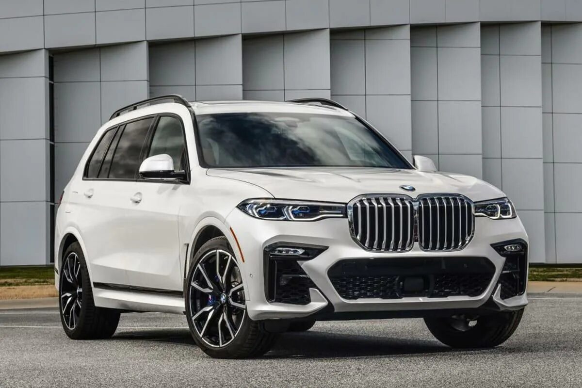 Х 7 м. BMW x7 2022 Рестайлинг. BMW x7 Restyling 2022. BMW x7 v50i. BMW x7 2020.