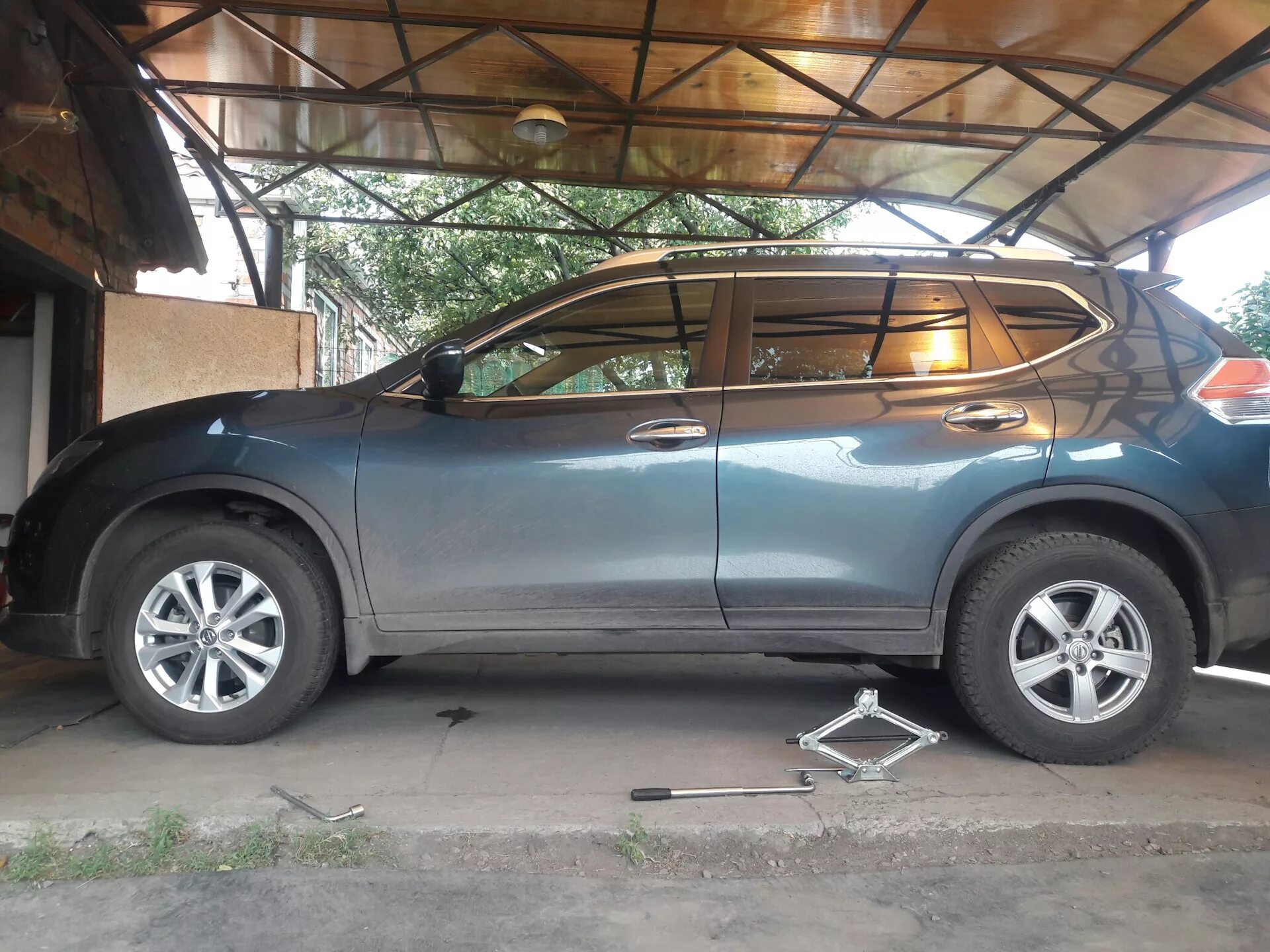 Резина на Ниссан х Трейл т32. X-Trail t32 на 16" дисках. Nissan x-Trail t32 на штамповках. Ниссан х-Трейл т32 на штампованных дисках. Купить резину ниссан х трейл