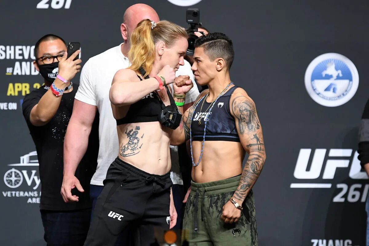 Книга ее боец. Jessica Andrade vs Valentina Shevchenko.