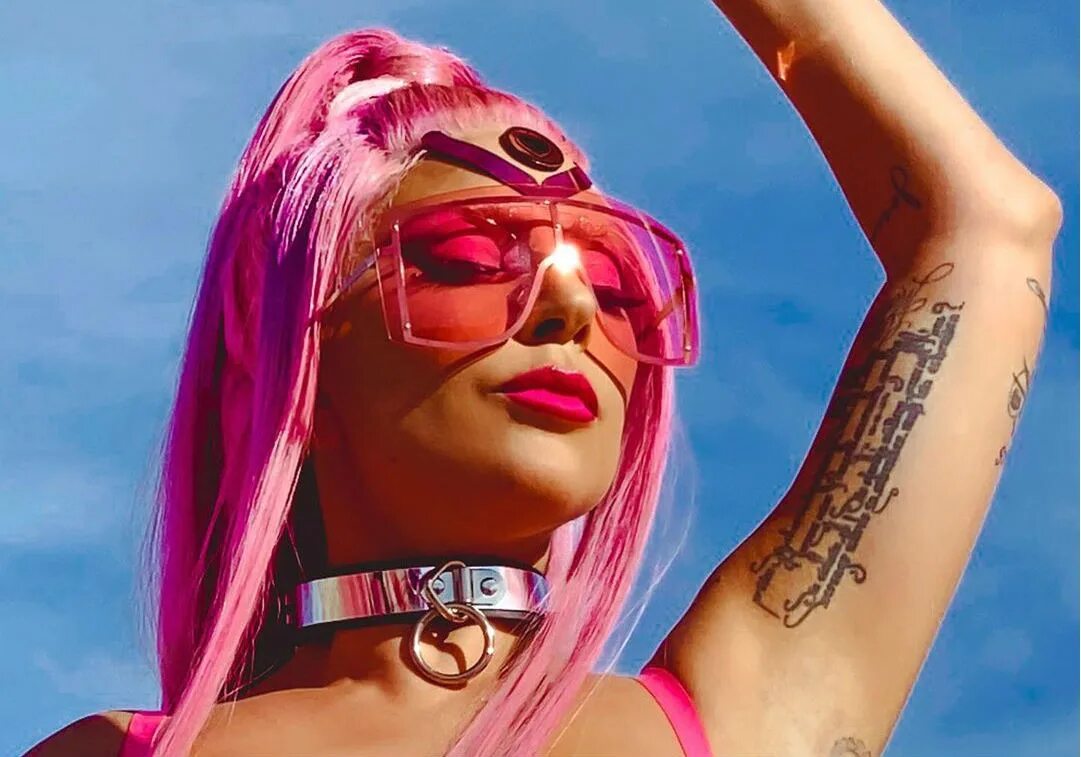 Lady gaga love me