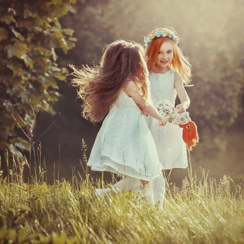 Маленькие подружки. Лиа роуз и ава-мари клементс. Две маленькие подружки. Девочки подруги. Диана ретеган близняшки.