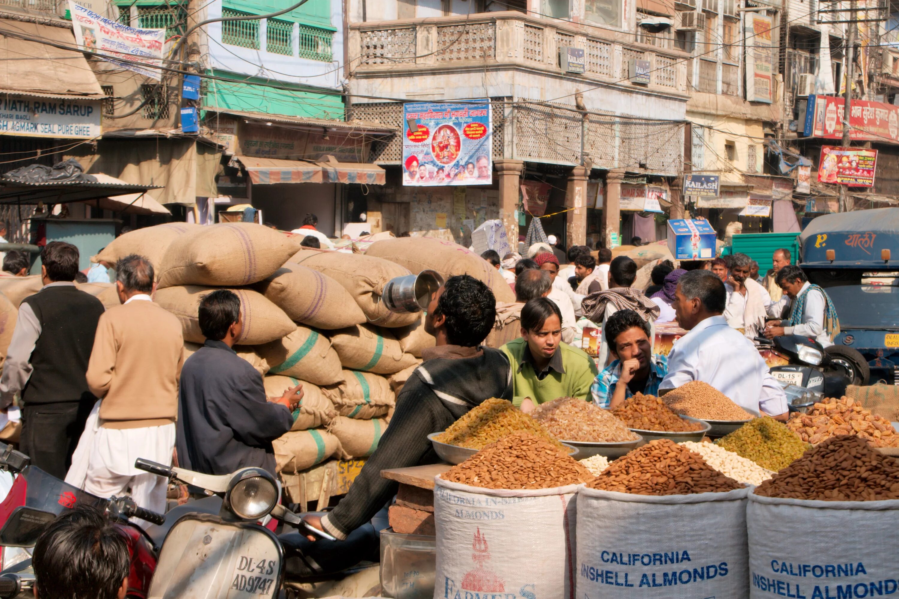 Чандни Чоук Дели. Кхари Баоли. Рынок специй в Дели Кхари Баоли в Дели. Рынок Чандни Чоук Дели.