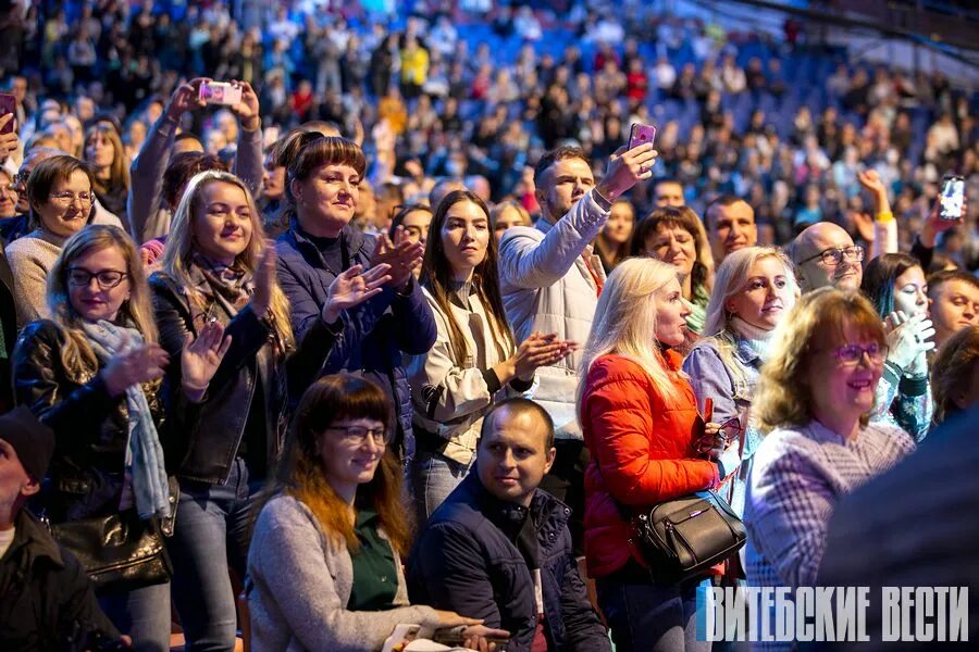 Восторг публики. Зритель фотография. Зрители фото. Зрители первого ряда. Интервью зрителя.