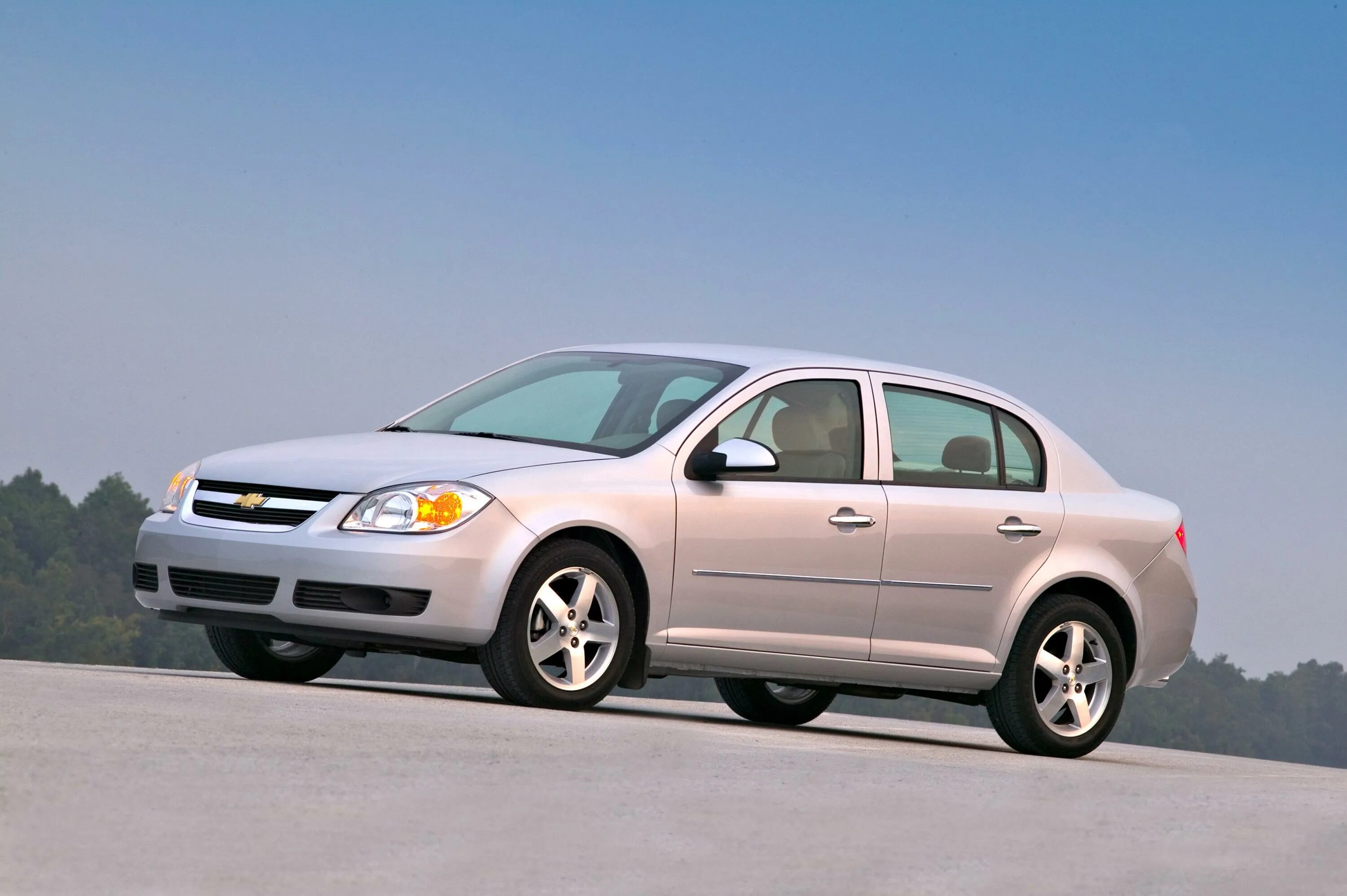 Шевроле чья страна. Chevrolet Cobalt 2004-2010. Chevrolet Cobalt 2005. Chevrolet Cobalt 2004. Шевроле седан кобальт 2004.