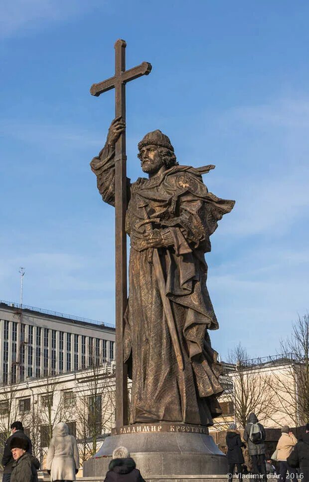 Памятники владимиру святому. Москва памятник владимиру крестителю боровицкая площадь.