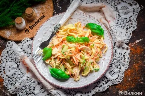 Салат с блинами курицей огурцами